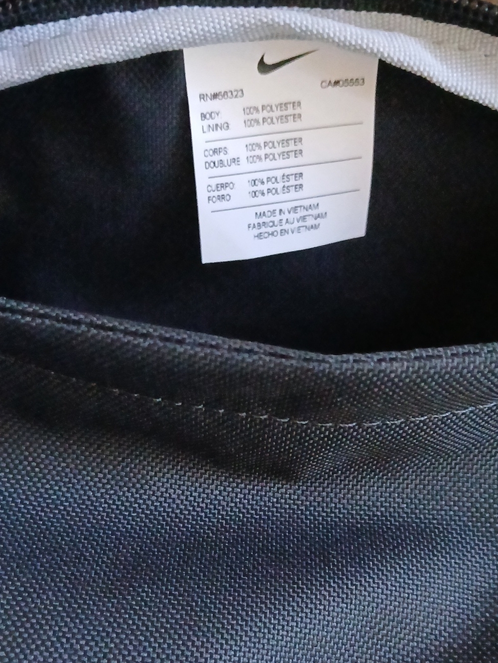 NWT NIKE BELT BAG/CROSSBODY - Picture 6 of 7